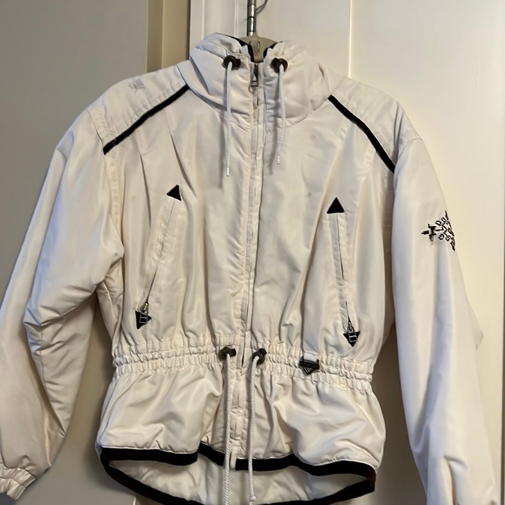 Feri beige snowboard jacket with side pockets, drawstring waist and brown trim